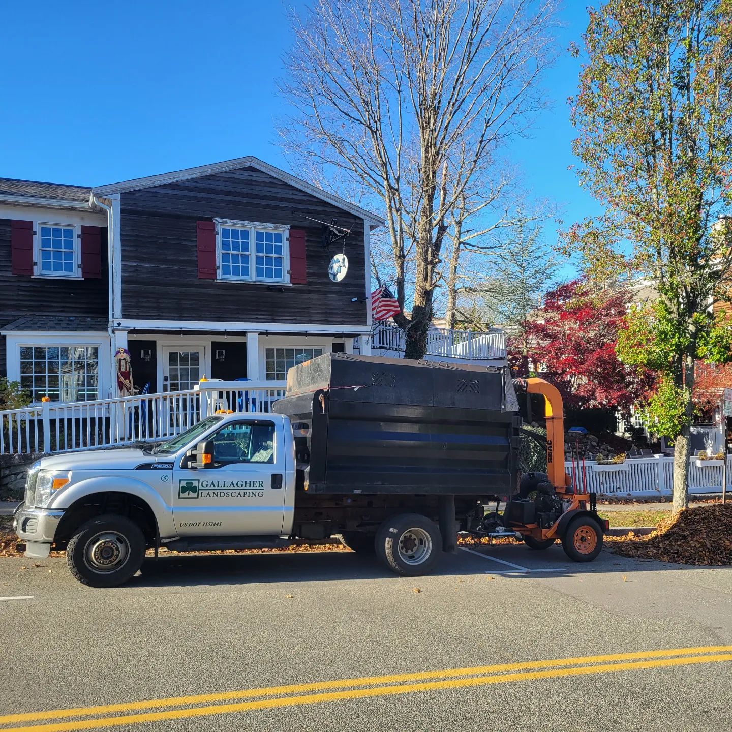 collecting-leaves cohasset-landscaper fall-cleanup leaf-cleanup
