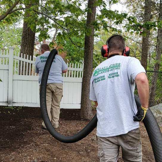 Mulch-blowing-bark-blowing-marshfield-ma-mulch-installation | landscaping boston braintree weymouth hingham ma